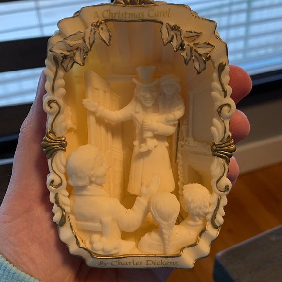 Carlton Cards Heirloom Ornament - A Christmas Carol - A Cherished Traditon - Picture 2 of 4